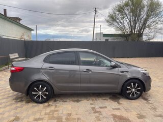 2013 Kia Rio III, серый, 650000 рублей, вид 2