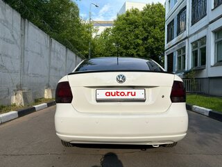 2013 Volkswagen Polo V, белый, 700000 рублей, вид 4