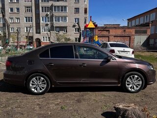 2017 Volkswagen Jetta VI Рестайлинг, коричневый, 1400000 рублей, вид 4