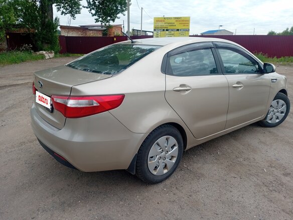 2013 Kia Rio 5-speed III, бежевый, 580000 рублей - вид 9
