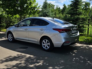 2017 Hyundai Solaris II, серебристый, 790999 рублей, вид 2