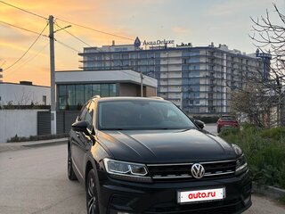 2017 Volkswagen Tiguan II, чёрный, 2550000 рублей, вид 1