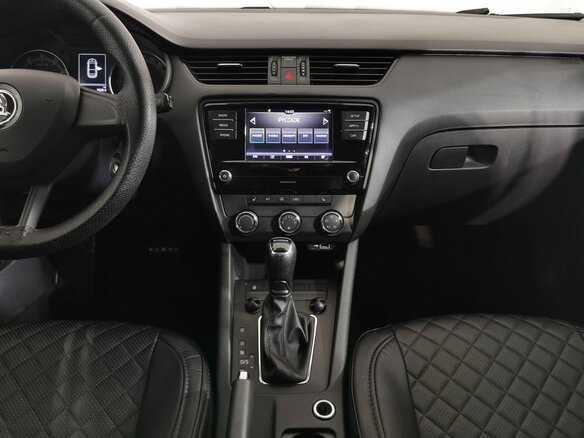2020 Skoda Octavia III (A7) Рестайлинг, белый - вид 12