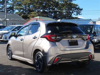2023 Toyota Yaris IV, серый, 1024000 рублей, вид 2