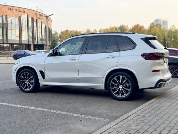 2025 BMW X5 40i IV (G05/G18) Рестайлинг, белый, 13000000 рублей - вид 6