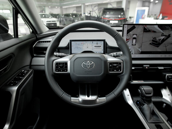 2026 Toyota RAV4 VI (XA60), чёрный - вид 12