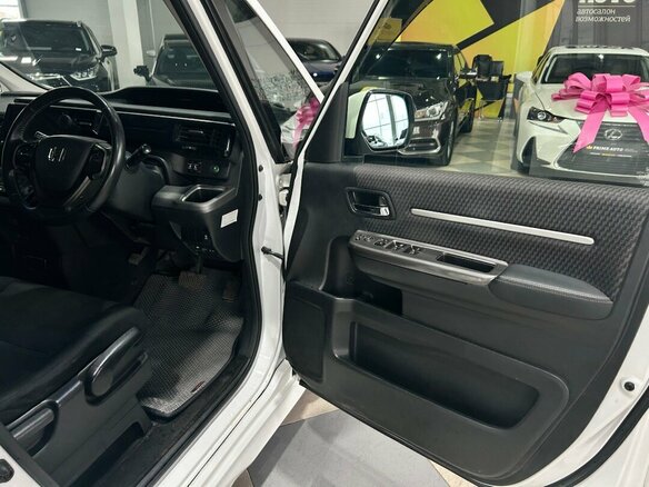 2015 Honda Stepwgn V, белый, 1649000 рублей - вид 8