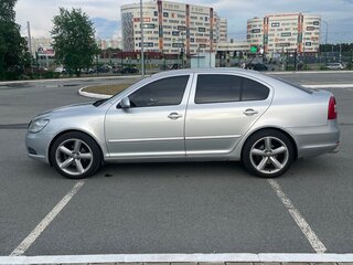2011 Skoda Octavia II (A5) Рестайлинг, серебристый, 1250000 рублей, вид 2