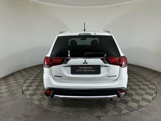 2015 Mitsubishi Outlander III Рестайлинг 2, белый, 1530000 рублей, вид 3