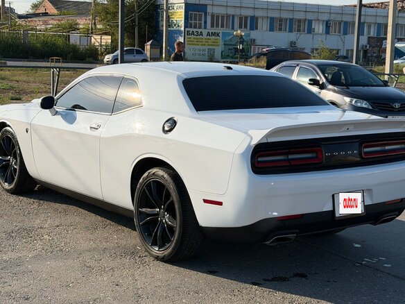 2016 Dodge Challenger III Рестайлинг 2, белый, 2700000 рублей - вид 12
