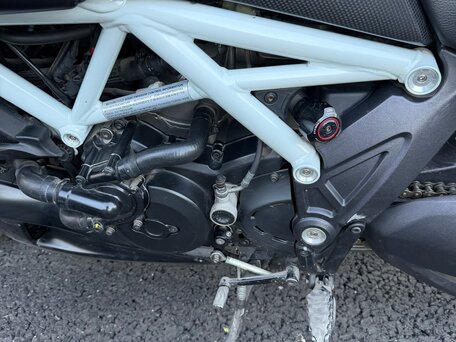 2014 Ducati Diavel Carbon, белый, 999999 рублей, вид 4