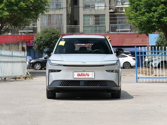 2026 Toyota bZ3X 50 kWh, серебристый, 2340000 рублей