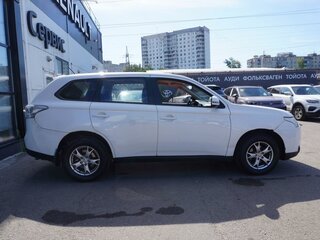 2013 Mitsubishi Outlander III, белый, 880000 рублей, вид 4
