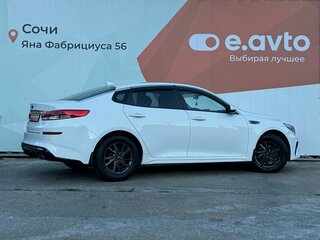 2019 Kia Optima IV Рестайлинг, белый, 1400000 рублей, вид 4