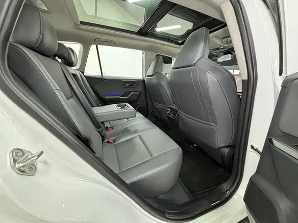 2026 Toyota RAV4 VI (XA60), белый, 4350000 рублей - вид 13