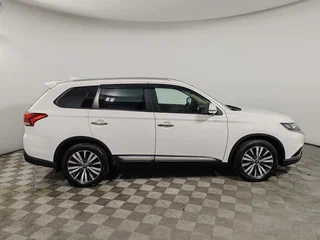 2019 Mitsubishi Outlander III Рестайлинг 3, белый, 2399000 рублей, вид 4