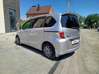 2014 Honda Freed I Рестайлинг 2, серебристый, 1195000 рублей, вид 3