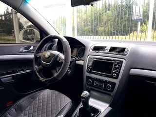 2012 Skoda Octavia II (A5) Рестайлинг, белый, 700000 рублей, вид 4