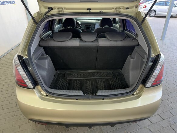2011 Kia Rio II Рестайлинг, бежевый, 570000 рублей - вид 8