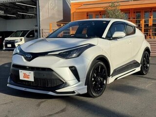 2023 Toyota C-HR I Рестайлинг, белый, 1785000 рублей, вид 3