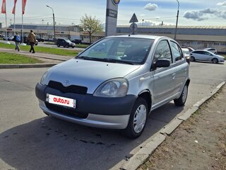 2002 Toyota Yaris I, серебристый, 199999 рублей, вид 1
