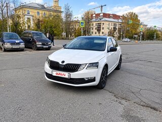 2019 Skoda Octavia III (A7) Рестайлинг, белый, 1750000 рублей, вид 3