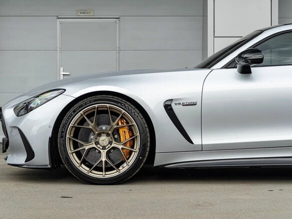 2026 Mercedes-Benz AMG GT 63 S E Performance II, серебристый, 27890000 рублей - вид 5