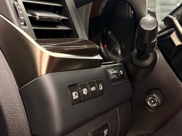 2017 Lexus LX 570 III Рестайлинг 2, белый, 11500000 рублей - вид 17