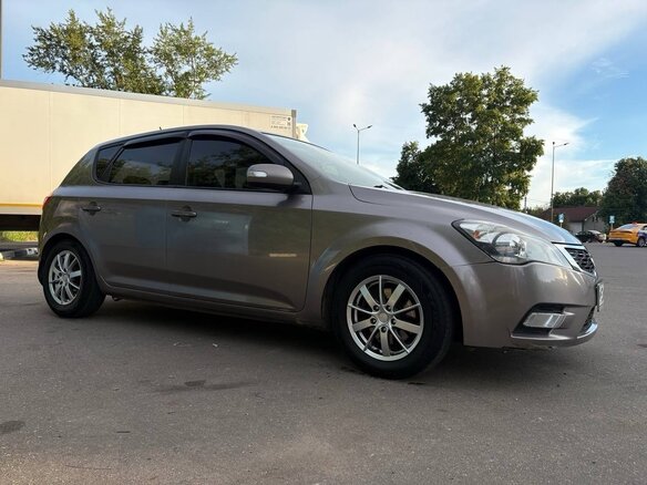 2011 Kia Ceed I Рестайлинг, бежевый, 700000 рублей - вид 2