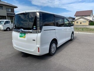 2016 Toyota Voxy III (R80), белый, 1644069 рублей, вид 5