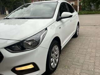 2018 Hyundai Solaris II, белый, 1600000 рублей, вид 2