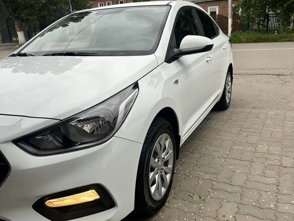 2018 Hyundai Solaris II, белый, 1600000 рублей - вид 1