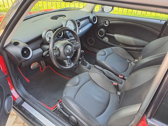 2012 Mini Hatch Cooper S II (R56) Рестайлинг, красный - вид 6