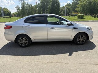 2012 Kia Rio 5-speed III, серебристый, 730000 рублей, вид 4