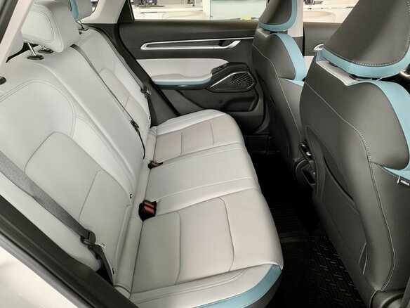 2023 Geely Emgrand II, белый, 2489990 рублей - вид 16