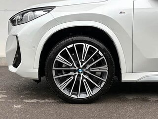 2026 BMW X1 Long 25Li xDrive III (U11/U12), чёрный, 5123000 рублей, вид 3