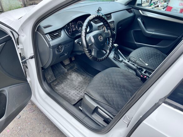 2015 Skoda Octavia III (A7), белый, 820000 рублей - вид 22
