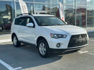 2010 Mitsubishi Outlander II Рестайлинг, белый, 850000 рублей, вид 4