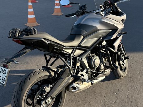 2023 Triumph Tiger Sport 660, серебристый, 1050000 рублей, вид 3