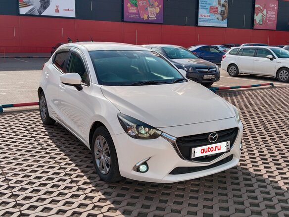 2015 Mazda Demio IV (DJ), белый, 970000 рублей - вид 2