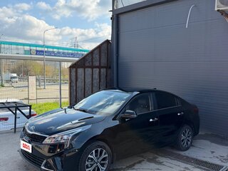 2020 Kia Rio IV Рестайлинг, чёрный, 1825000 рублей, вид 3