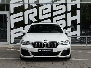 2022 BMW 5 серии 520i VII (G30/G31/G38) Рестайлинг, белый, 5200000 рублей, вид 3