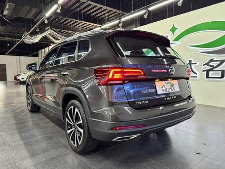 2023 Volkswagen Tharu I, чёрный, 2160000 рублей, вид 3