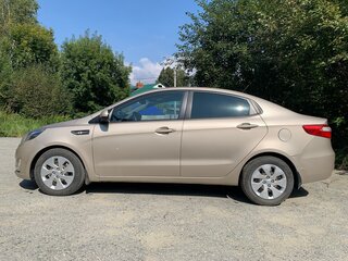 2013 Kia Rio 4-speed III, бежевый, 1020000 рублей, вид 4