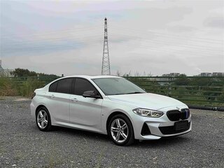 2022 BMW 1 серии 120i III (F52) Рестайлинг, белый, 1760000 рублей, вид 3