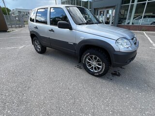 2013 Chevrolet Niva I Рестайлинг, серебристый, 645000 рублей, вид 4