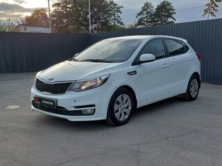 2016 Kia Rio III Рестайлинг, белый, 1279000 рублей, вид 1