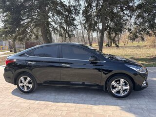 2018 Hyundai Solaris II, чёрный, 1225000 рублей, вид 2