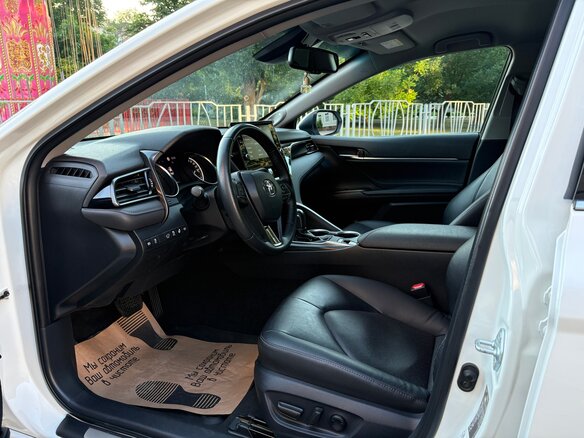 2022 Toyota Camry VIII (XV70) Рестайлинг, белый, 3800000 рублей - вид 8