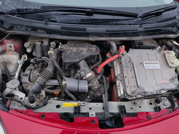 2018 Nissan Note e-Power II Рестайлинг, красный, 1130000 рублей - вид 15